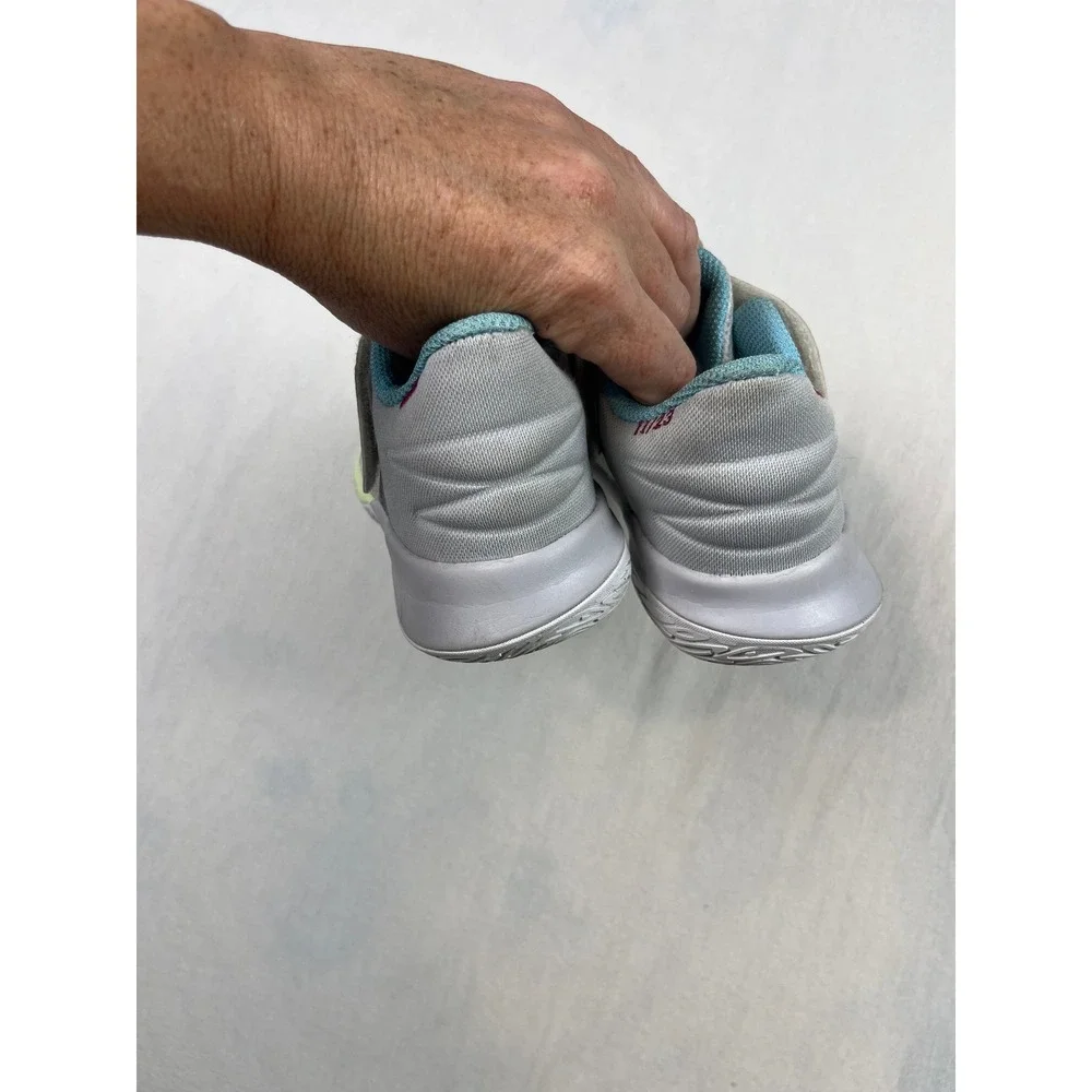 Nike Kyrie Flytrap 5 Kids Basketball Shoes White Blue DD0339-103 Size 11C